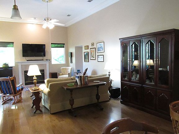 4th image of 1125 Twin Oaks Cir
