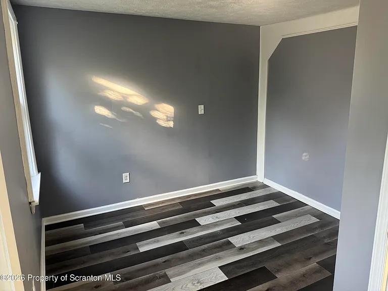 219 N Bromley Ave — Photo 20