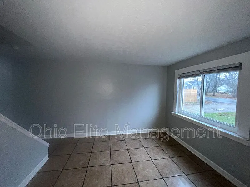 2 bed, 1.0 bath, 1020 sqft, $1,095 — Photo 3