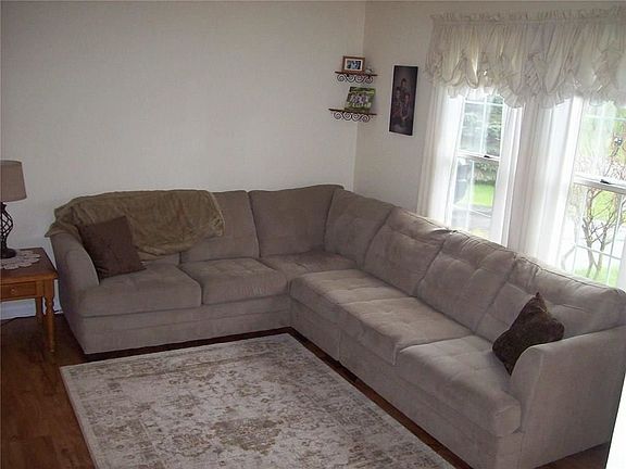 4th image of 3235 Pineview Dr