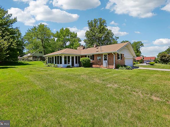 2nd image of 1203 Nuwood Dr