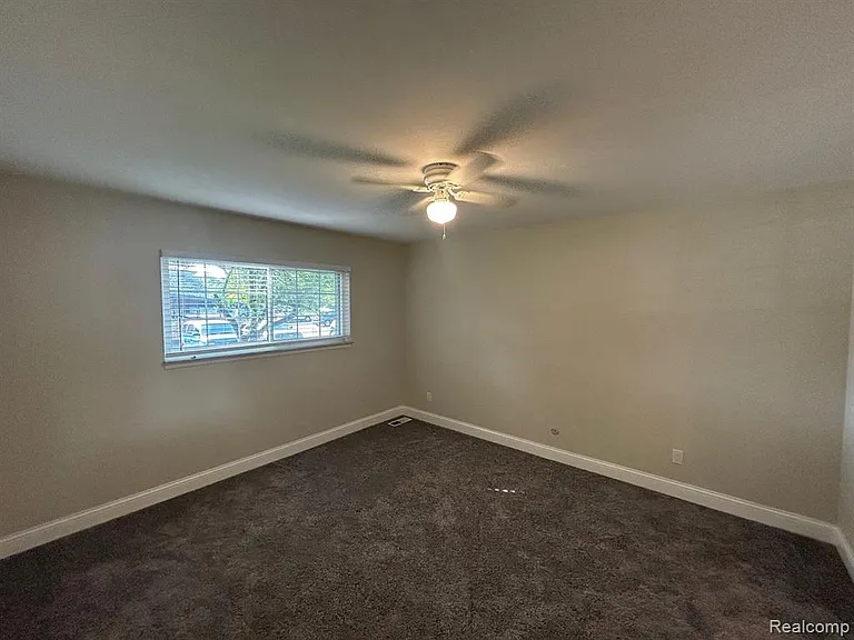 683 E Fox Hills Dr — Photo 17