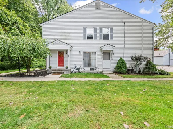 33647 Bayview Dr, Chesterfield, MI 48047
