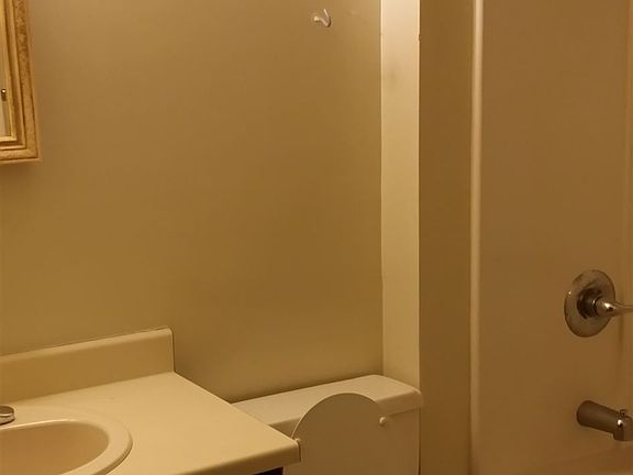 5th image of 305 Woodwind Ct