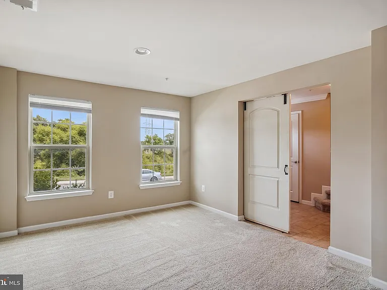 5934 Jefferson Commons Way — Photo 4