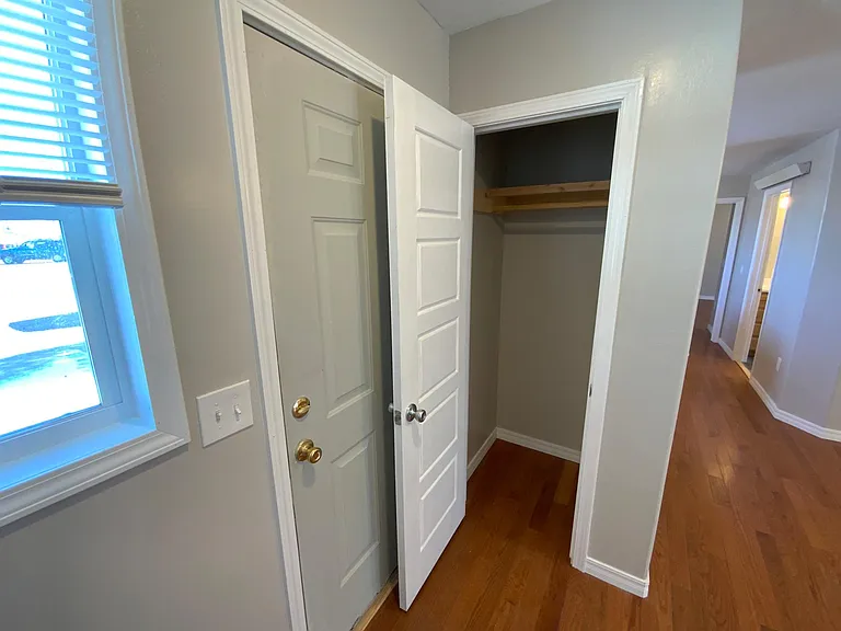 504 S Ave E — Photo 2
