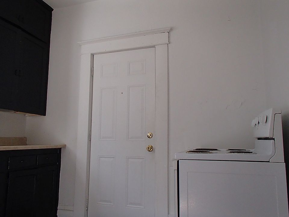 1st image of 725 William St