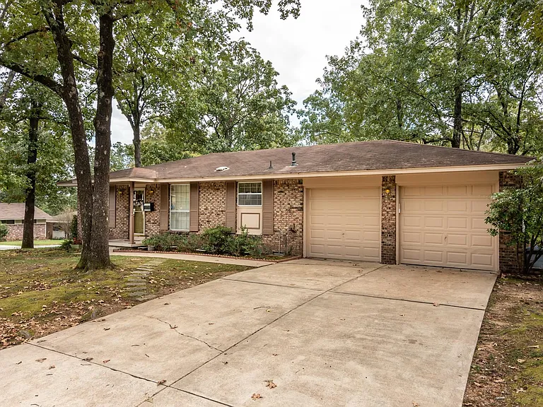 9601 Temple Dr — Photo 2