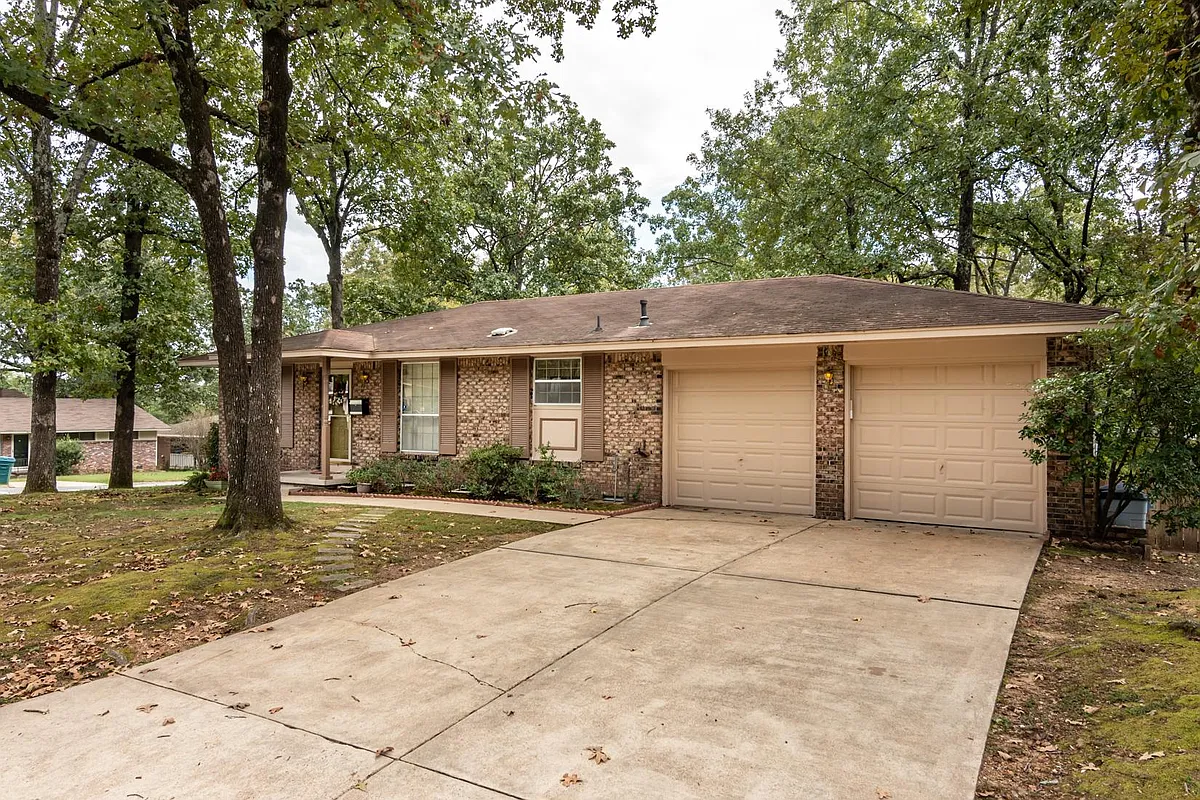 Building Photo - 9601 Temple Dr