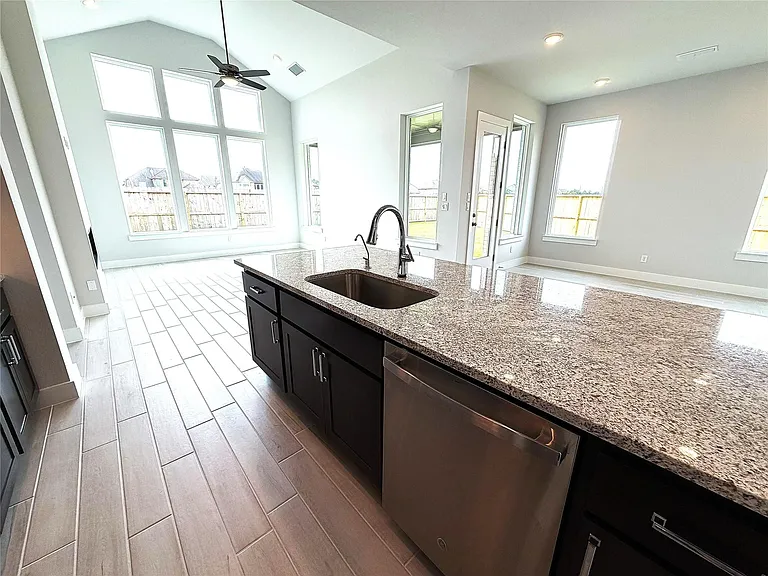 26127 Mossy Greens Dr — Photo 5