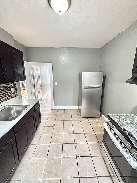 3 bed, $1,995 — Photo 3