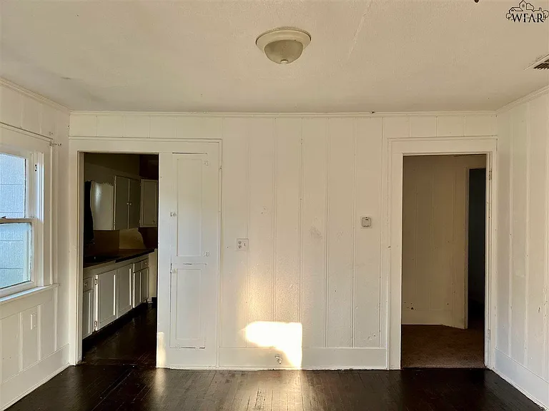 1513 Kemp Blvd — Photo 3
