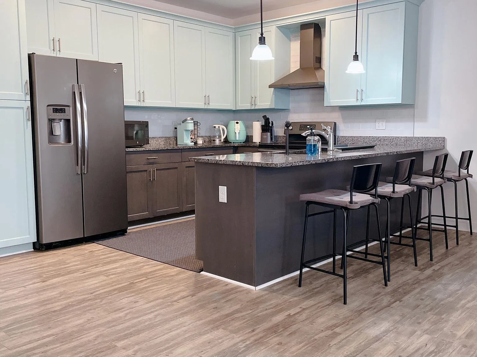 7922 Shore Dr — Photo 2