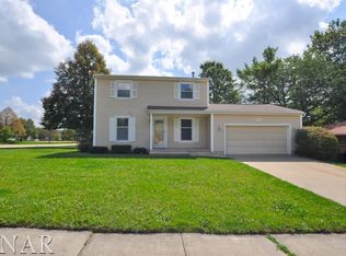 2913 Mockingbird Ln, Bloomington, IL 61704