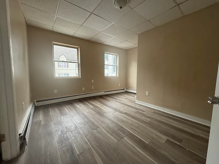 21 Manhan St #2R — Photo 6