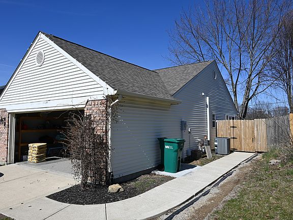 3rd image of 1208 Meadowood Dr
