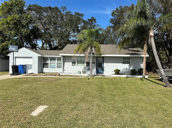 1104 Winchester Rd N, Saint Petersburg, FL 33710