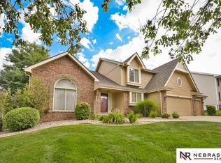 16624 Oak St, Omaha, NE 68130
