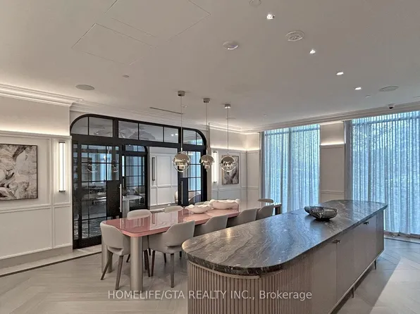 30 Inn On The Park Dr, Toronto, ON