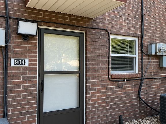 2nd image of 904 NE 68th St #904