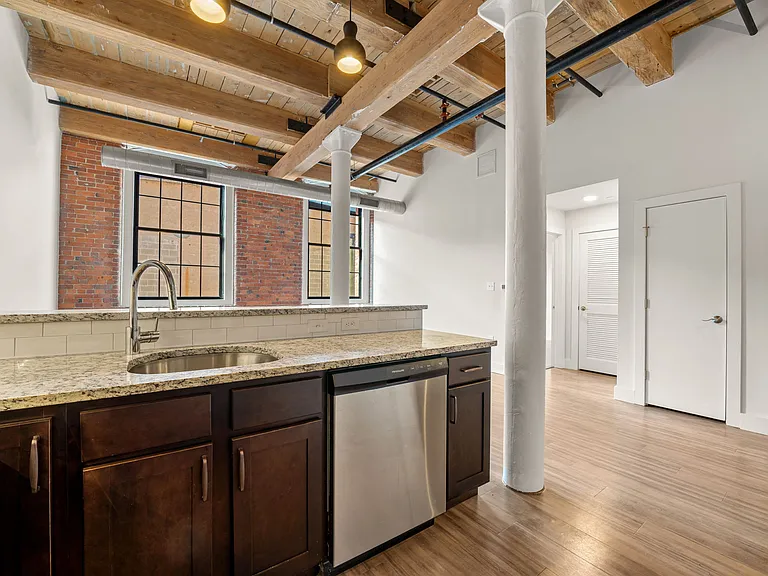 150 Oakland St — Photo 35