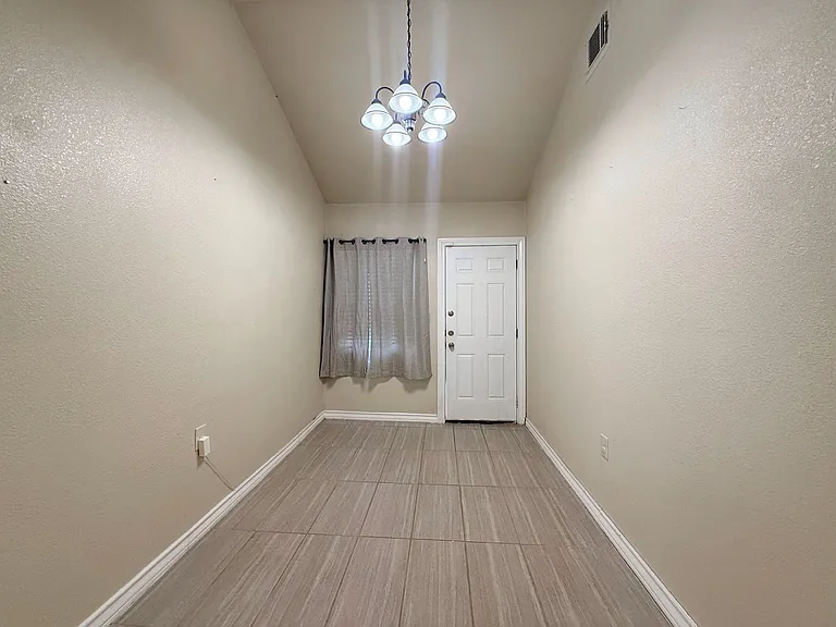 210 Haggin St — Photo 11