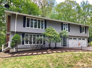 33 Stemway Rd, Trumbull, CT 06611