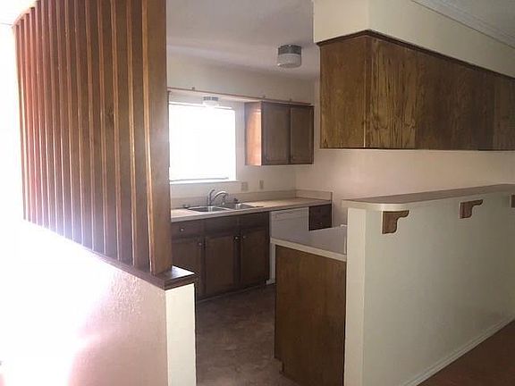 5th image of 1402 Walters Dr