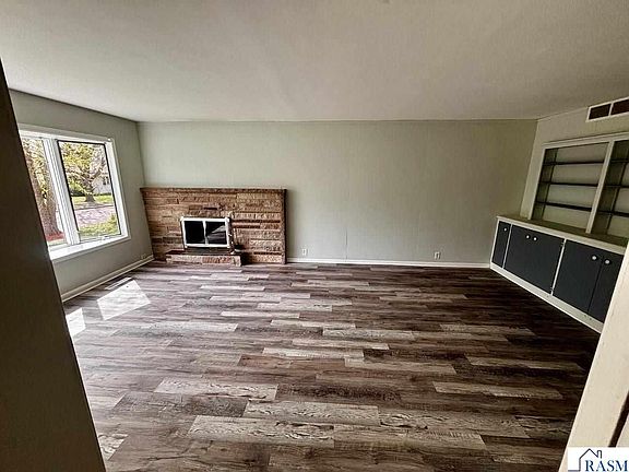 4th image of 532 Capitol Dr