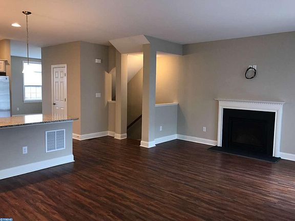 5th image of 313 S Parkway Dr