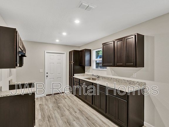 2nd image of 325 Woodlawn Ave