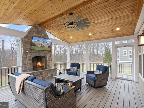 3rd image of 41123 Hickory Hedge Pl