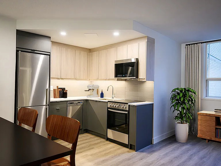 73 Broadway Ave — Photo 44