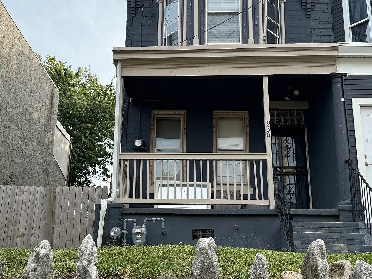 3 bed, 1300 sqft, $2,000 — Photo 1