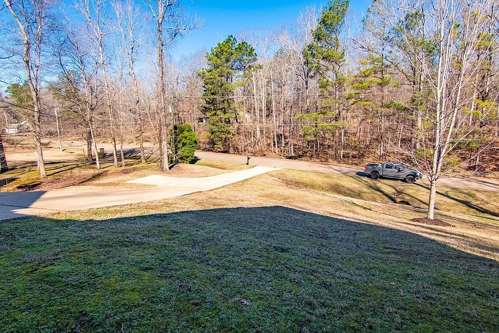 124 Brookwood Cv — Photo 3
