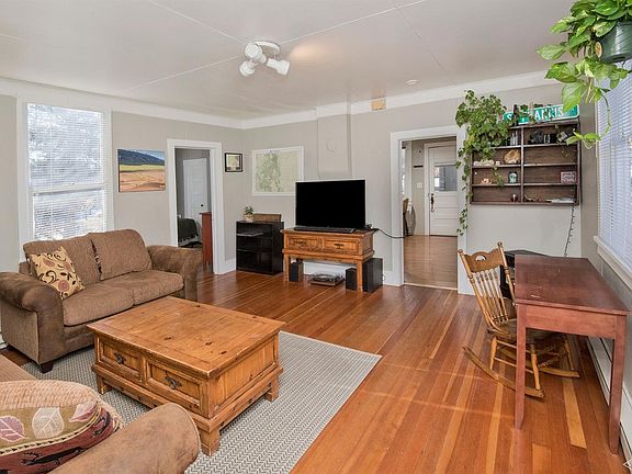 4th image of 415 Broadway St