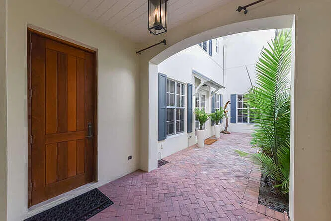 3 bed, 2.5 bath, 3030 sqft, $35,000 — Photo 2