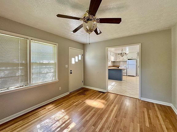 5th image of 1702 Broadway Blvd