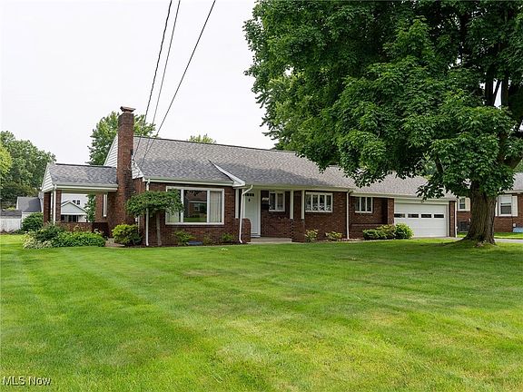 3rd image of 221 Nesbitt St