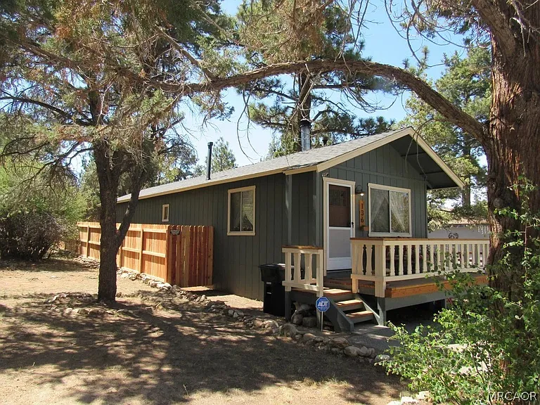 136 Pine Ln — Photo 2