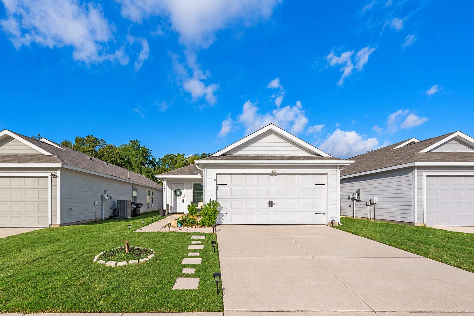3 bed, 1411 sqft, $1,675 — Photo 1