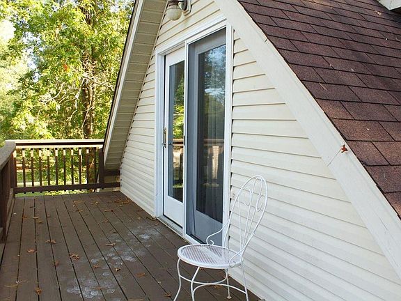 5th image of 114 E Dewey Dr