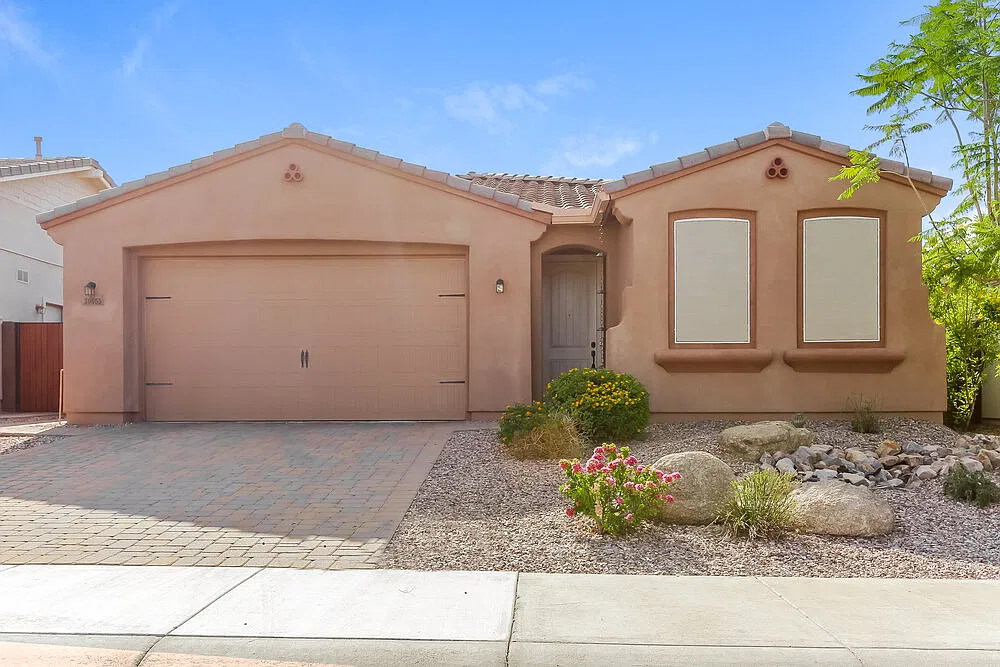 3 bed, 2.0 bath, 1800 sqft, $2,850 — Photo 1