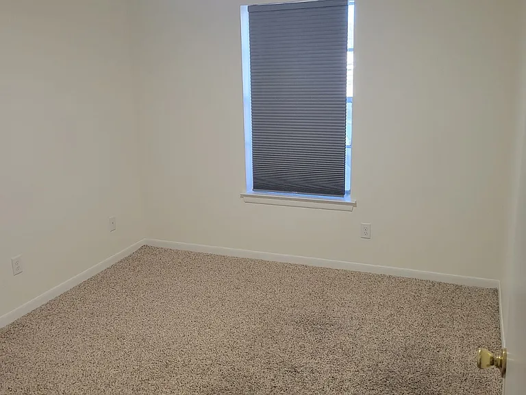 1603 Mossglenn Cir — Photo 4