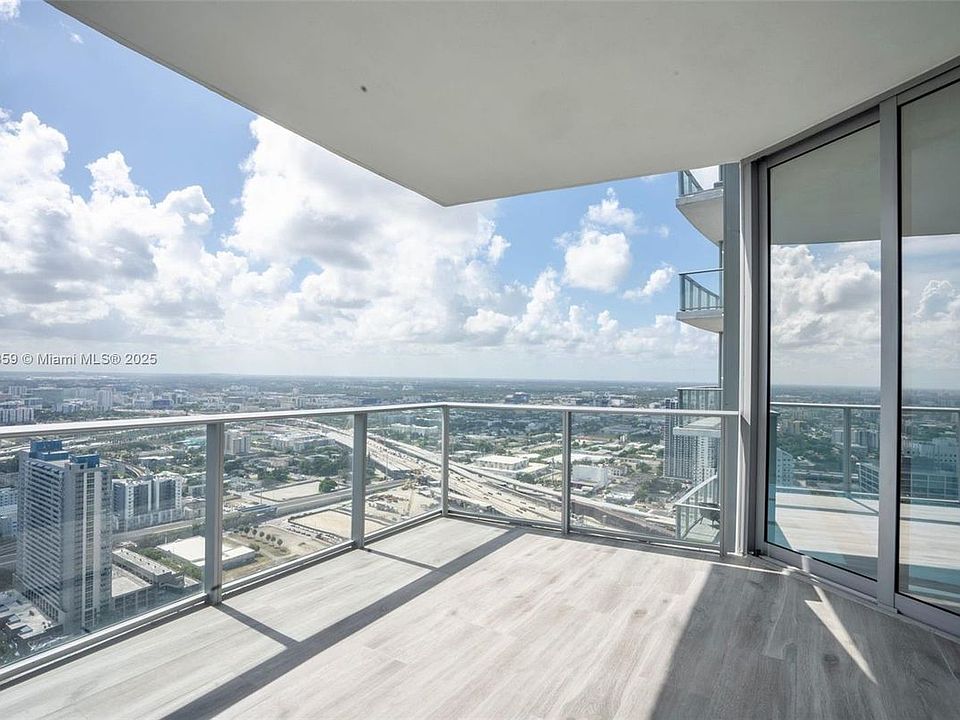 1st image of 851 NE 1st Ave #3908