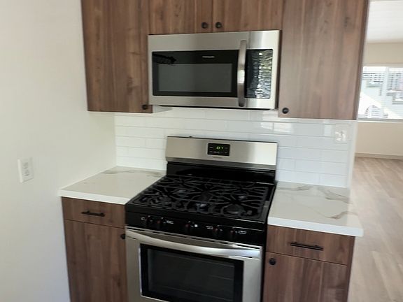 4th image of 1756 Robinson Ave