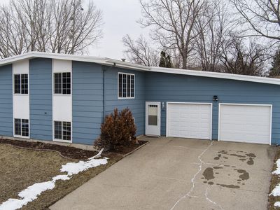 1901 Constitution Dr NW, Bismarck, ND, 58501