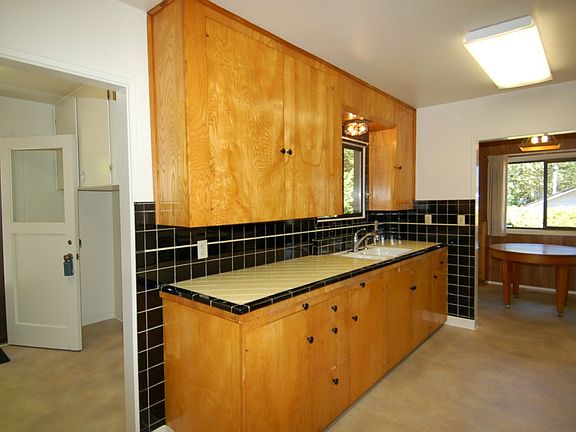 4th image of 7420 Juniper Dr