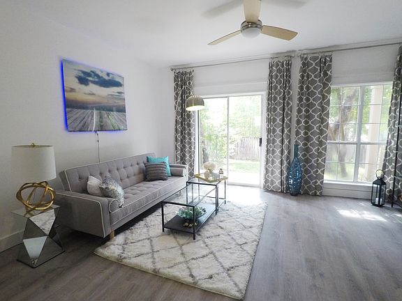 3rd image of 2727 Bay Club Dr
