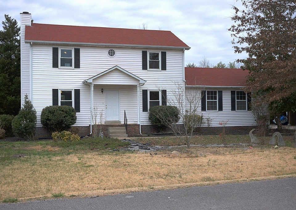 1st image of 521 Oak Crest Ct